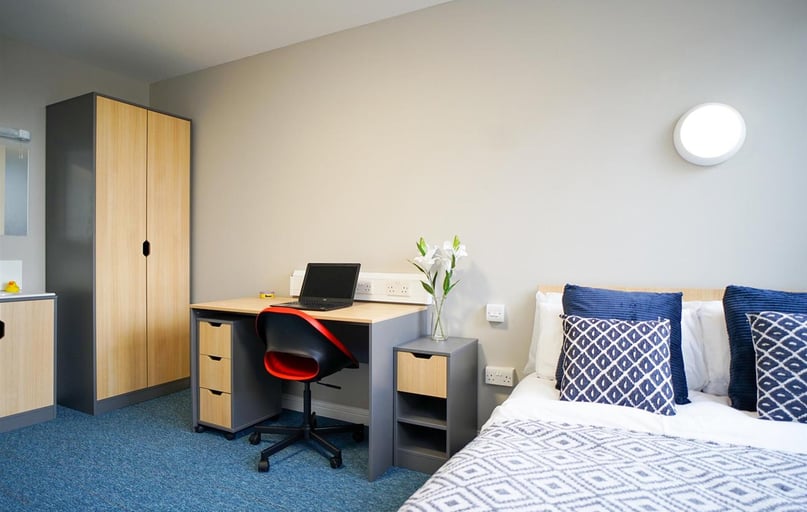 Roxburgh Place, Old Town, Edinburgh - Image 1